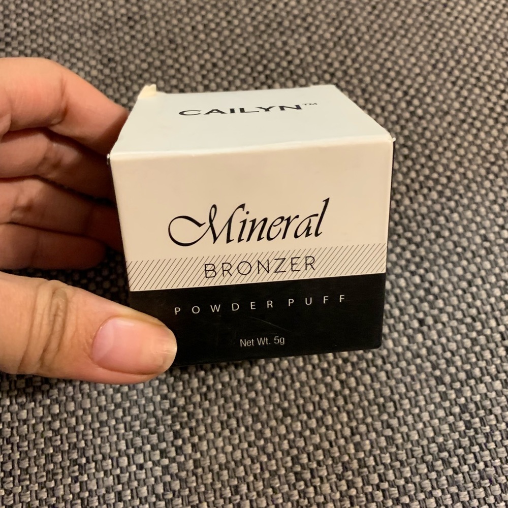 Caitlyn mineral bronzer